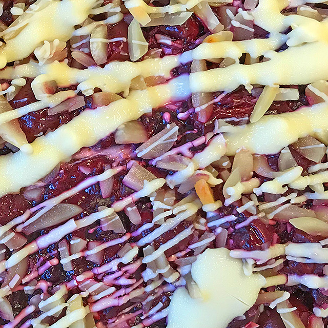 Kirsch-Ricotta-Tarte mit weißer Schokolade