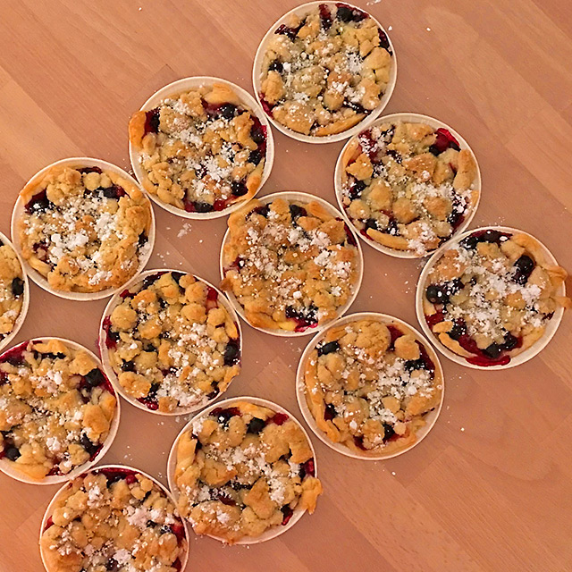 Johannisbeeren auf Blätterteig mit Streuseln