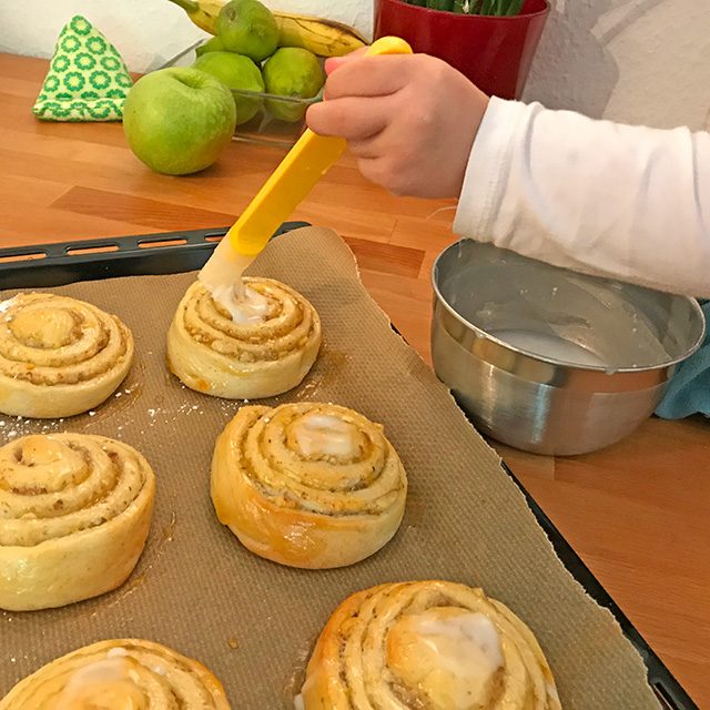 Hefe-Marzipan-Orangenschnecken